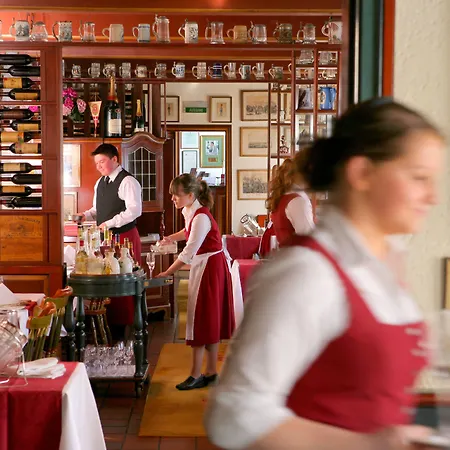 Historischer Krug 4*